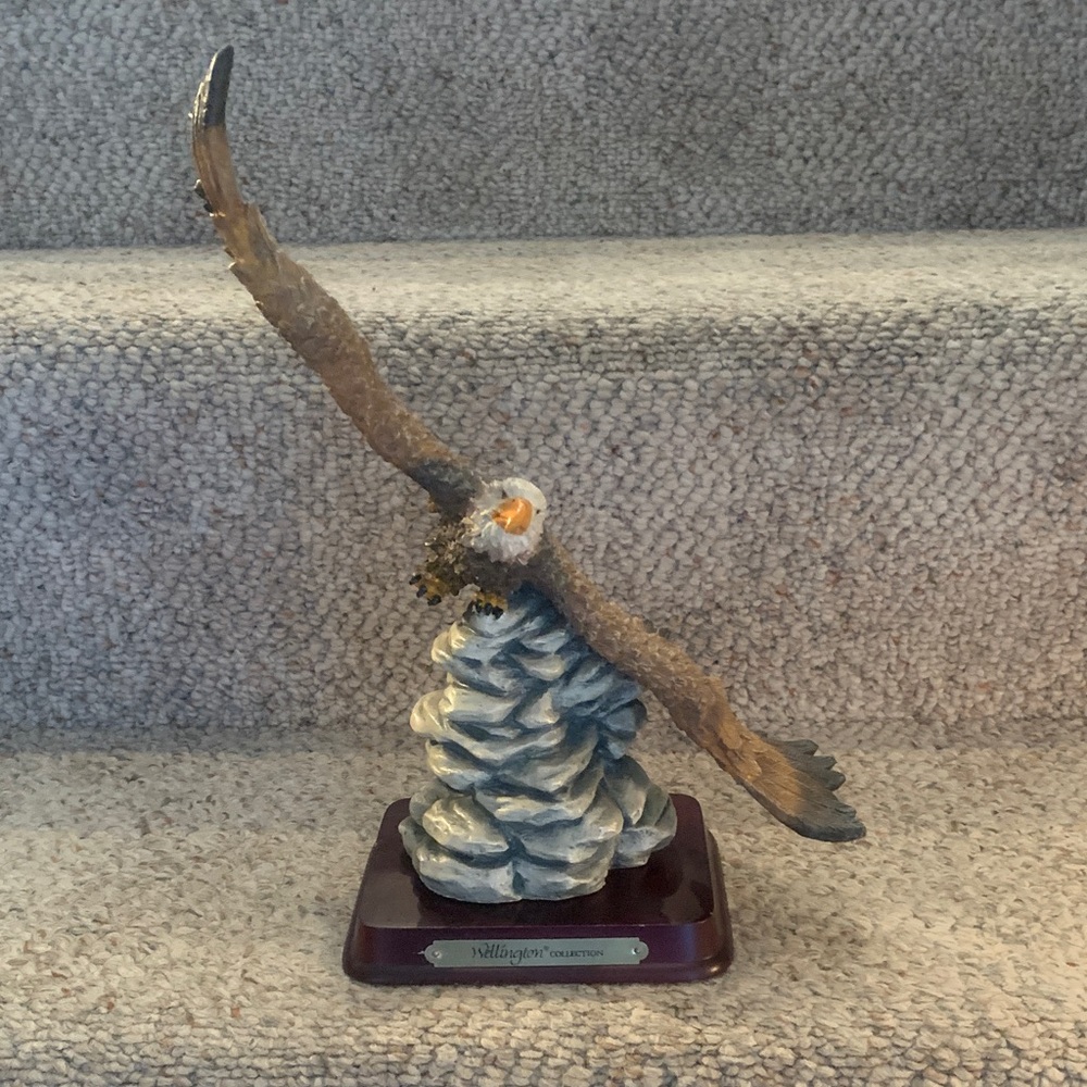 Wellington Collection- Elegant Eagle Sculpture with Outstretched Wings